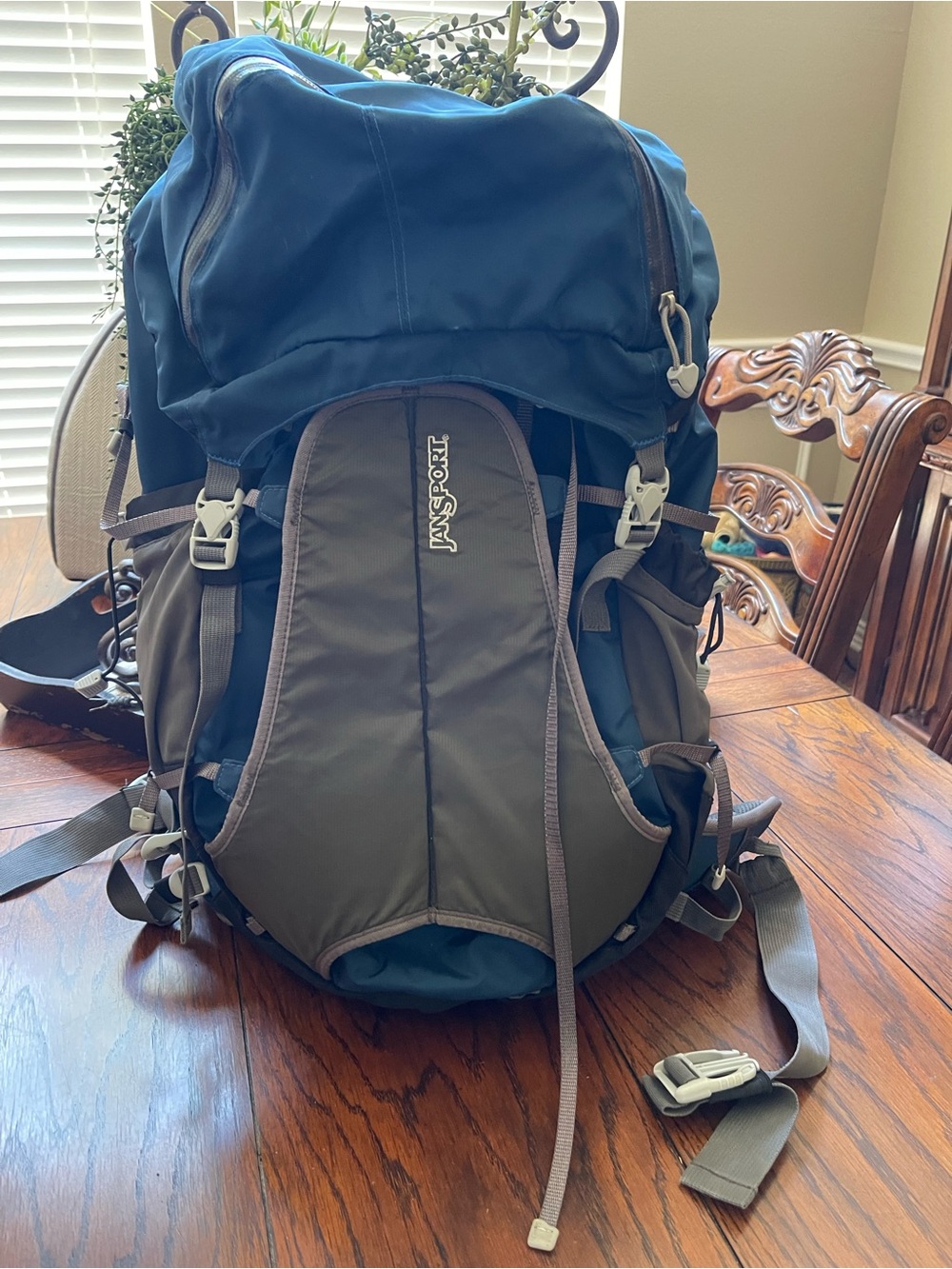 Jansport Sortie Hydration Hiking Camp Pack Internal Frame 38 Liter Backpack